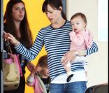 Jennifer Garner va récupérer Violet et Seraphina à Santa Monica, le 19/11/09