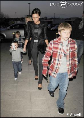 Victoria Beckham et ses enfants Brooklyn, Romeo et Cruz 