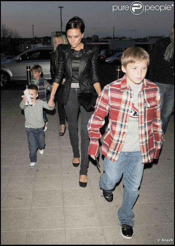 Victoria Beckham et ses enfants Brooklyn, Romeo et Cruz 