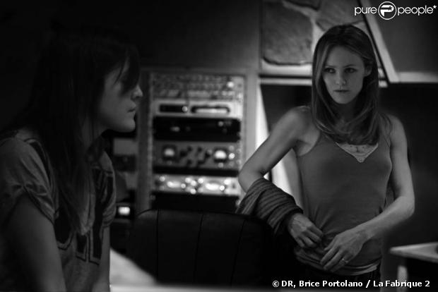 Keren Ann et Vanessa Paradis lors de l'enregistrement de la bande orginale de  Thelma, Louise et Chantal , une comédie de Benoît Pétré en salles le 3 mars 2010.