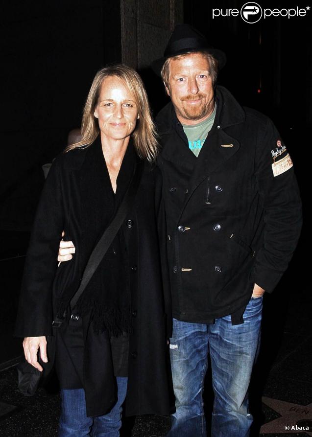 Helen Hunt et son amoureux, Matthew Carnahan sortent du restaurant Katsuya le 23 novembre 2009 à Los Angeles