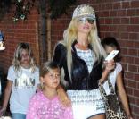 Shauna Sand en compagnie de ses trois filles en août 2009 