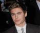 Regardez Zac Efron : Costard, sourire ravageur et une dose d'humour... il met le paquet !