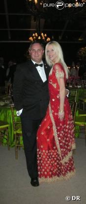 Michaele et Tareq Salahi posent lors du dîner d'état organisé à La Maison Blanche pour le Premier ministre indien en novembre 2009