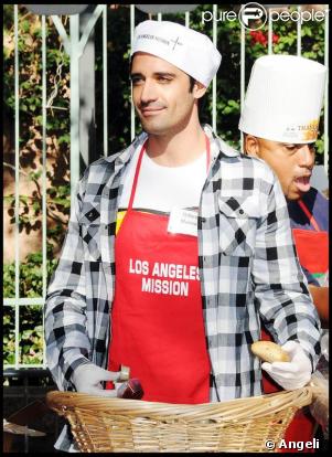 Gilles Marini a joué les bons samaritains à Los Angeles, le 25 novembre 2009 
