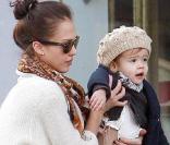 Jessica Alba et sa petite Honor dans les rues de Los Angeles le 29/11/09 