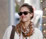Jessica Alba et sa petite Honor dans les rues de Los Angeles le 29/11/09 