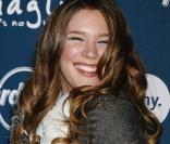 Joss Stone arrive à l'illumination du sapin de Noël du Hard Rock Café à Londres, le 1er décembre 2009.
