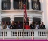 Les candidates visitent la suite qui sera occupée par la gagnante : visite organisée par Denise Fabre !