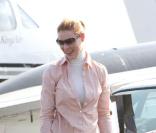 Katherine Heigl mont à bord d'un jet-privé en compagnie de son adorable petite Naleigh et sess chiens à Van Nuys, Los Angeles le 2 décembre 2009 