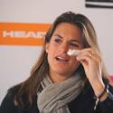 Ecoutez Amélie Mauresmo, très émue et en larmes... annoncer la fin de sa carrière exceptionnelle !