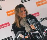 Amélie Mauresmo, très émue, annonce sa retraite sportive. Le 3 décembre 2009 