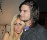 Shauna Sand a présenté son nouveau toyboy à la sortie du restaurant Madeo, à West Hollywood, Los Angeles, le 4 décembre 2009.