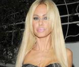 Shauna Sand a présenté son nouveau toyboy à la sortie du restaurant Madeo, à West Hollywood, Los Angeles, le 4 décembre 2009.