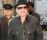 Robin Williams se la joue rappeur dans les rues de New York, le 3 décembre 2009.