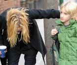 Uma Thurman et son fils Levon dans les rues de New York ce matin, le 8/12/09