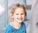 Jennifer Garner vient chercher son adorable fille Violet Affleck à la sortie de l'école le 9 décembre 2009 à Santa Monica