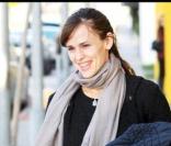 Jennifer Garner vient chercher son adorable fille Violet Affleck à la sortie de l'école le 9 décembre 2009 à Santa Monica