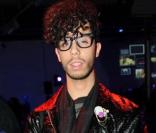 Le longiligne chanteur Sliimy, à l'occasion de la grande soirée Toshiba organisée au Palais de Tokyo, à Paris, le 14 décembre 2009.