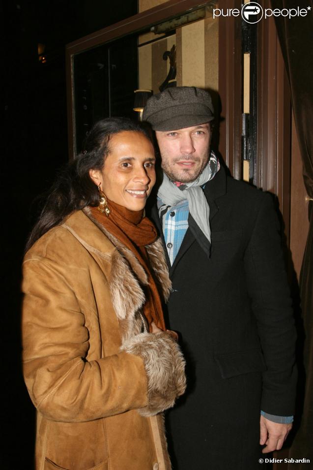 Vincent Perez et Karine Silla lors de la soirée du joaillier Edouard Nahum à Paris le 13 décembre 2009