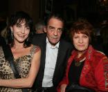 Lio, son compagnon Jena-François Lepetit et Andréa Ferréol lors de la soirée du joaillier Edouard Nahum à Paris le 13 décembre 2009