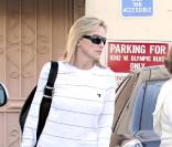 Sharon Stone sort d\'un centre medical de Beverly Hills, le 17 décembre 2009.