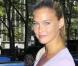 Short en jean et polo Ralph Lauren, Bar Refaeli a le look même dans la vie de tous les jours