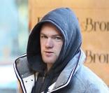 Coleen et Wayne Rooney font du shopping de Noël à Manchester avec leur petit Kai le 21 décembre 2009
