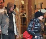 Wayne Rooney, sa femme Coleen et leur bébé Kai font leur courses de Noël le 23 décembre 2009 à Manchester 