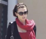 A l'autre bout du monde, à Melbourne en Australie, Dannii Minogue fait ses achats avec élégance le 22 décembre 2009. Va-t-elle passer les fêtes avec sa soeur Kylie ?