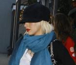 Christina Aguilera a opté pour l'Alpha Men Clothing Store pour dénicher les cadeaux de sa famille à Los Angeles le 22 décembre 2009.  