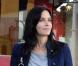 Courteney Cox va faire les courses avec sa fille Coco à Los Angeles le 22 décembre 2009, elle a déjà trouvé des cadeaux chez Taschen, de beaux livres certainement.