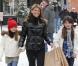 Lori Loughlin et ses filles Isabella et Olivia à Aspen le 23 décembre 2009