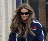 Elle Macpherson sort de chez Boogies pour ses courses de Noël le 22 décembre 2009 à Aspen