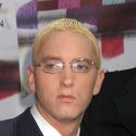 Eminem : 8 ans après sa "réconciliation" avec les gays, un nouveau geste... pour éviter un désastre !