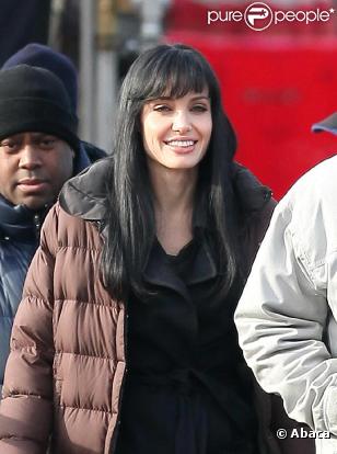 Angelina Jolie n'oublie jamais de potasser sur le tournage de Salt à New York le 30/12/09