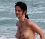 Thomas Kretschmann et sa compagne Shermine Shahrivar à Saint-Barthélémy le 18 décembre 2009 : la jeune femme expose sa belle silhouette ! 