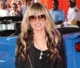 Orianthi a performé sur le tapis orange lors du match opposant les Miami Dolphins aux Steelers de Pittsburgh au stade Landshark le 3 janvier 2010 