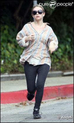 Le 4 janvier 2010, Ashley Olsen est de sortie pour un petit jogging avec son boyfriend... en lunettes de soleil s'il vous plaît !