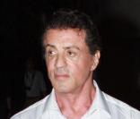 Sylvester Stallone sera, le 25 août 2010 dans les salles françaises, à l'affiche du film  The Expendables . Il confie s'être fracturé le cou sur le tournage.