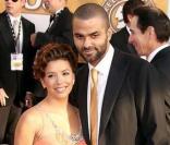 Ils forment aujourd'hui l'un des couples les plus glamour... Tony Parker et Eva Longoria ! Et quand la belle brune admire le basketteur des Spurs en train de dribbler, plus question d'être... désespérée !  