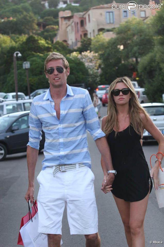 Le maigrissime Peter Crouch et la très bien (mais alors très très bien !) proportionnée Abigail Clancy filent le parfait amour ! 