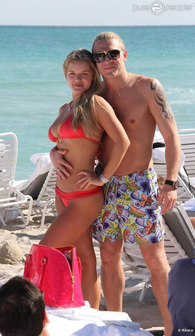 L'attaquant Liverpool, Andreï Voronin et sa très provocante Yulia ! Un couple qui vous prouve qu'être footballeur ne prive pas... d'avoir du goût ! 