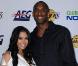 Au côté de son Kobe Bryant de mari, Vanessa est... toute petite ! Mais l'amour qui lie le Black Mamba des Lakers à sa femme, lui, est immense ! 