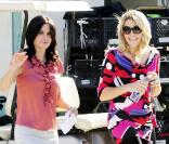 Courteney Cox et Busy Philipps, sur le tournage de la série Cougar Town, le 11 janvier à Culver City (Californie).