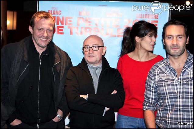 Cyril Descours, Alfred Lot, Michel Blanc, Mélanie Doutey et Gilles Lellouche présentent leur nouveau film,  Une petite zone de turbulence , au cinéma UGC Ciné Cité Bercy, à Paris, le 11 janvier 2010.