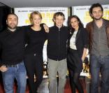 Virginie Efira et l'équipe du film lors de la première des Barons à l'UGC des Halles à Paris le 12 janvier 2010