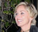Sharon Stone est repartie avec des paquets à la main. Des cadeaux ?