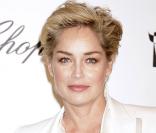 Sharon Stone, toujours aussi radieuse à la soirée des Oscars de Sir Elton John