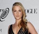 Ali Larter toute en transparence offre son meilleur profil aux photographes présents lors du gala de charité The Art of Elysium's le 16 janvier 2010 à Los Angeles. L'heroes de la soirée !  